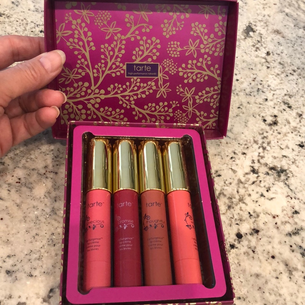SOLD OUT !✔️out other color combo avail.Lip Cremes NWOT 4 pc. Lip Color Gift Set